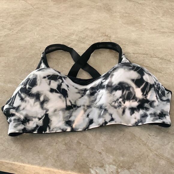 Victorias Secret Sports Bra - Picture 1 of 6